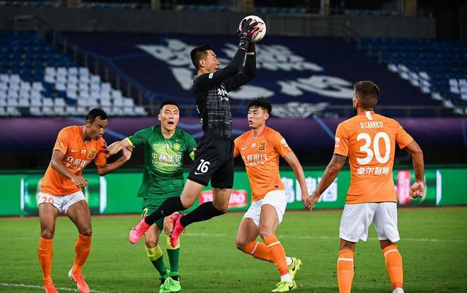 西蒙斯：很开心见到孙兴慜，他是热刺传奇&我很荣幸继承7号