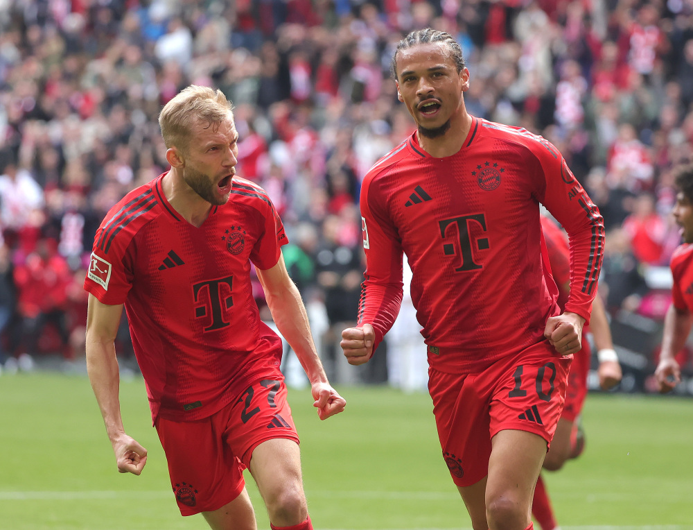 你是哪边的？本菲卡门将特鲁宾扑点后被队友阿劳若补射进球