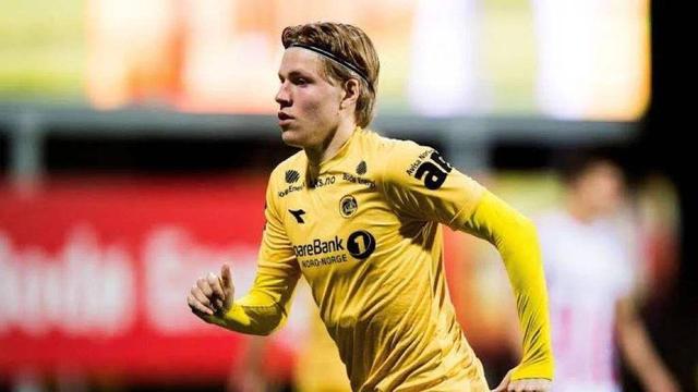 汪涵陪儿子马术竞赛！嚼槟榔超享受，夫妻交替带娃成热议焦点