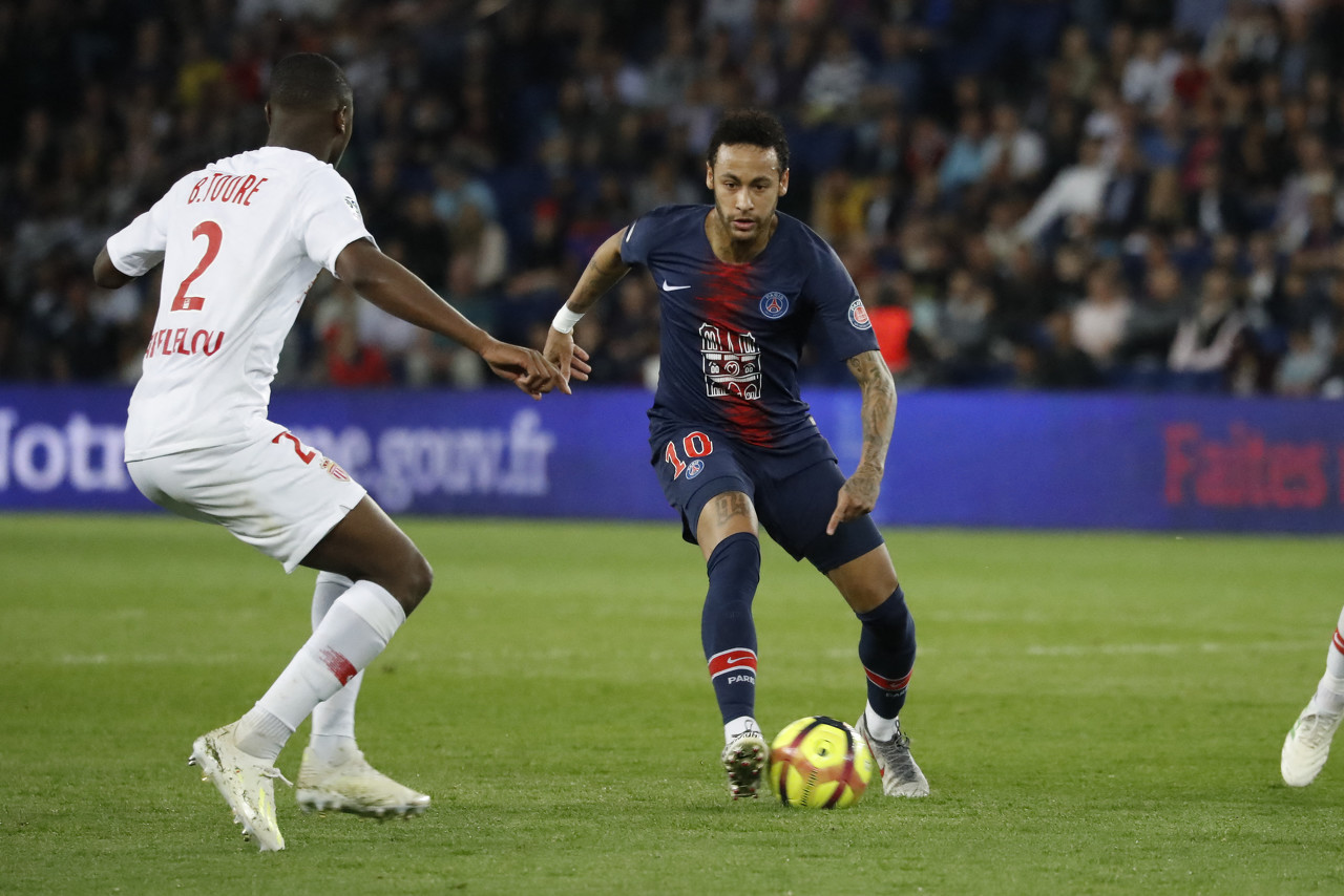 快船队暂不交易哈登伦纳德，坚持现有阵容