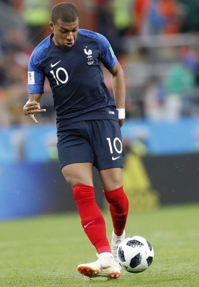 南昌马术俱乐部骑手包揽武汉马运会场地障碍60-80CM级别个人赛冠亚军