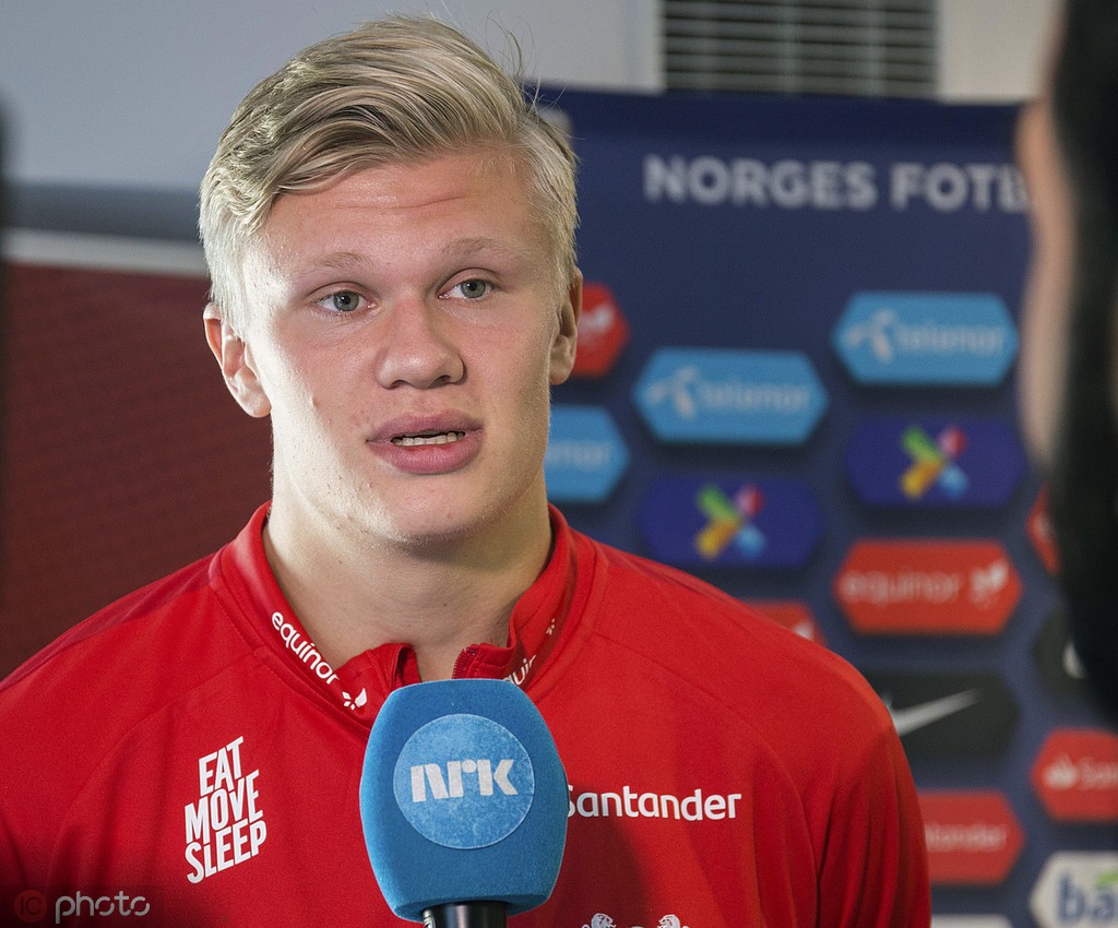 AC米兰主场气势如虹