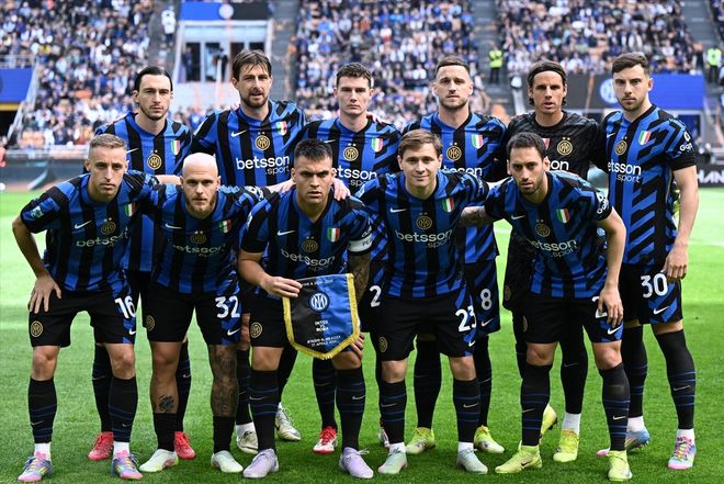 大哥你在干嘛？米兰德比补时阶段，巴斯托尼掏裆奇克