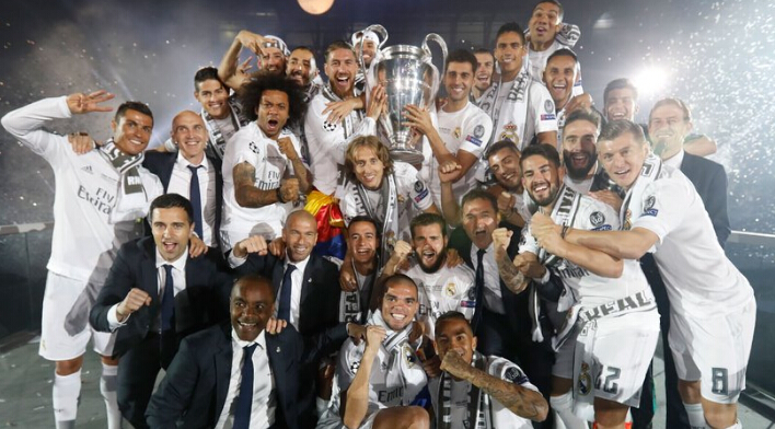 表现惊艳！伊力福拉提10中6贡献17分&半场上演精彩压哨