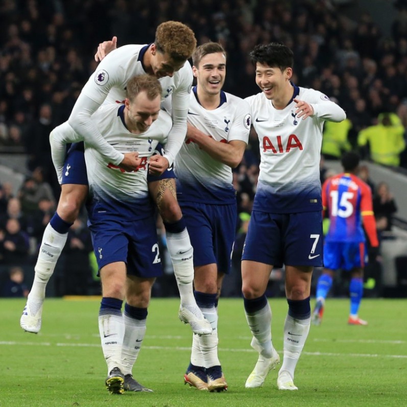 大连英博队迎来队史第100场比赛