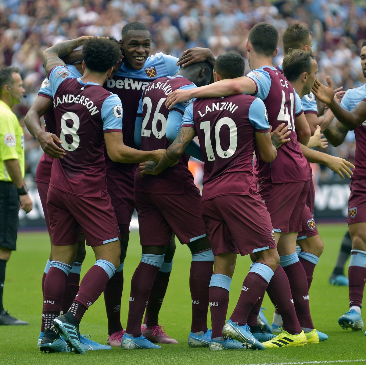 每体：巴萨考虑出售卡萨多并标价3000万欧，切尔西对他感兴趣